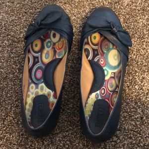 Like new Born Navy flats size 8